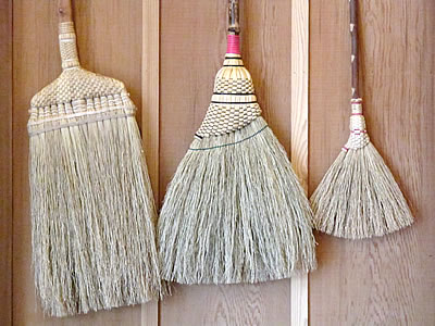 -伝統をつなぎ暮らしに息づく- 中津箒展